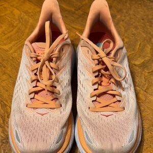 (S-7) Hoka Clifton 8 Peach / Coral Athletic Shoes
Size 7B